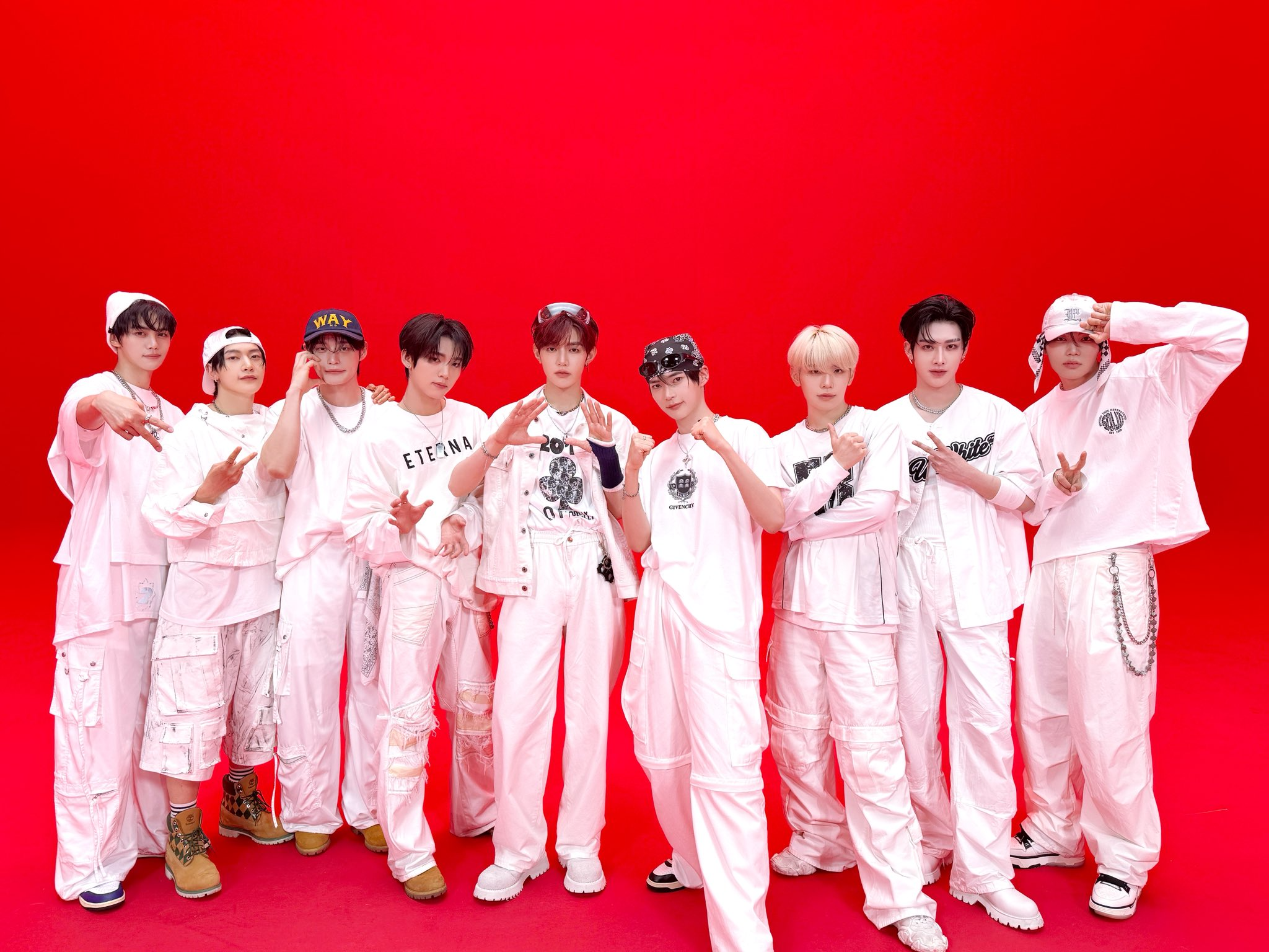 제로베이스원, ‘KCON LA 2025’ 출격…MC→무대까지 종횡무진 활약 예고