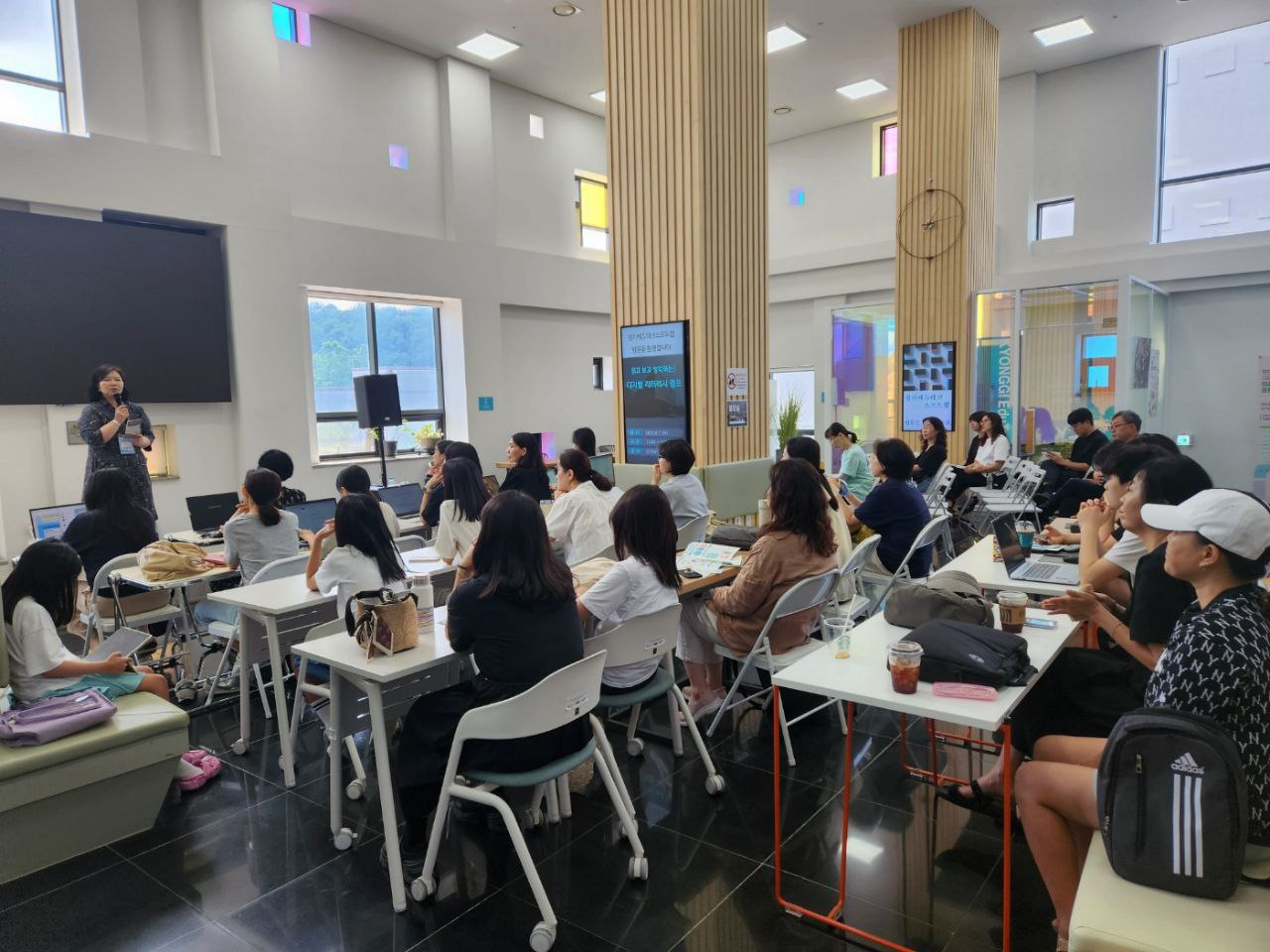 읽고, 보고, 생각하는 디지털 리터러시 캠프 (경기도교육청 제공)