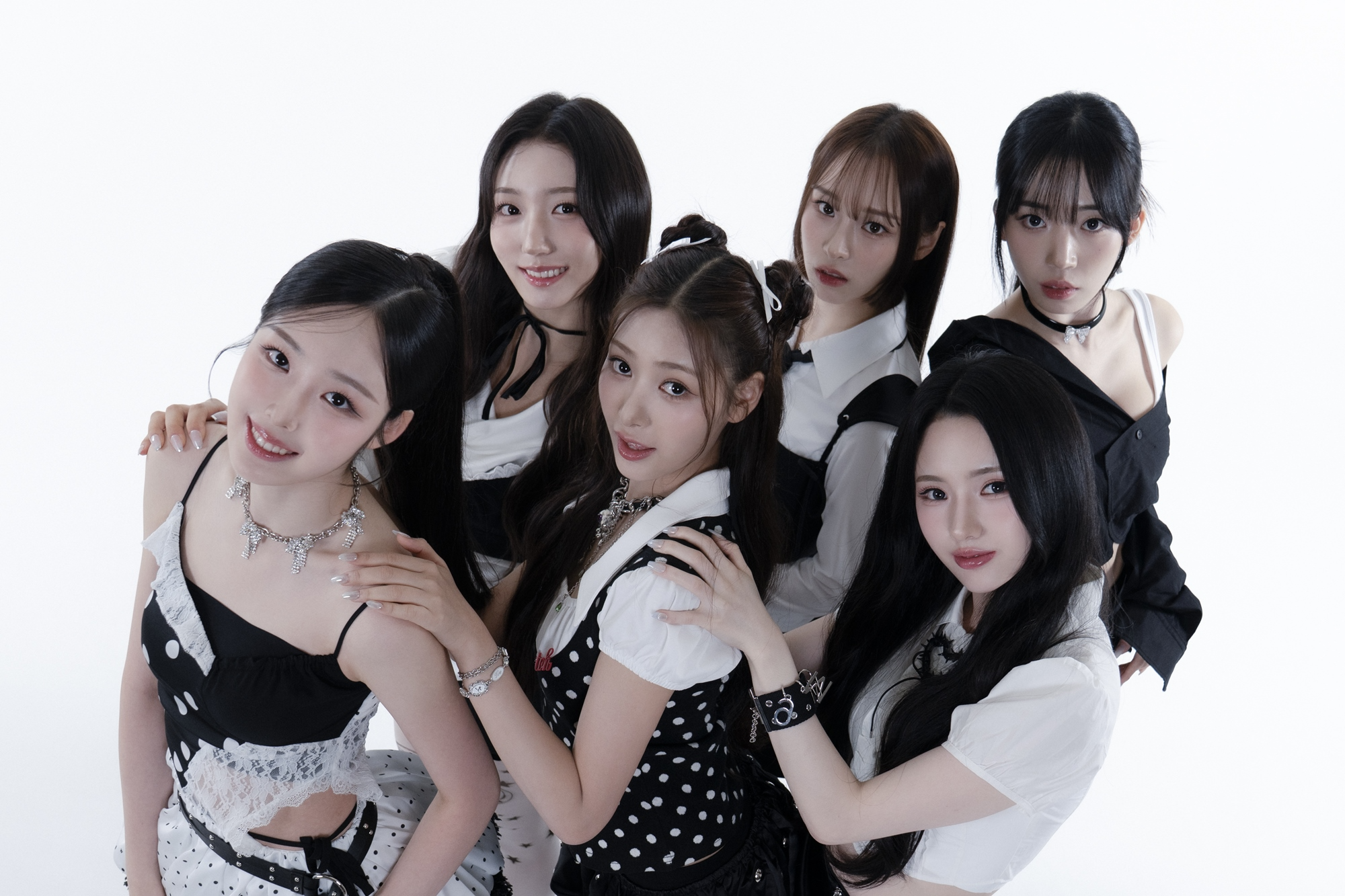 iii(아이아이아이), 독창적 세계관 품고 데뷔 예고…'케이팝 씬' 새로운 바람