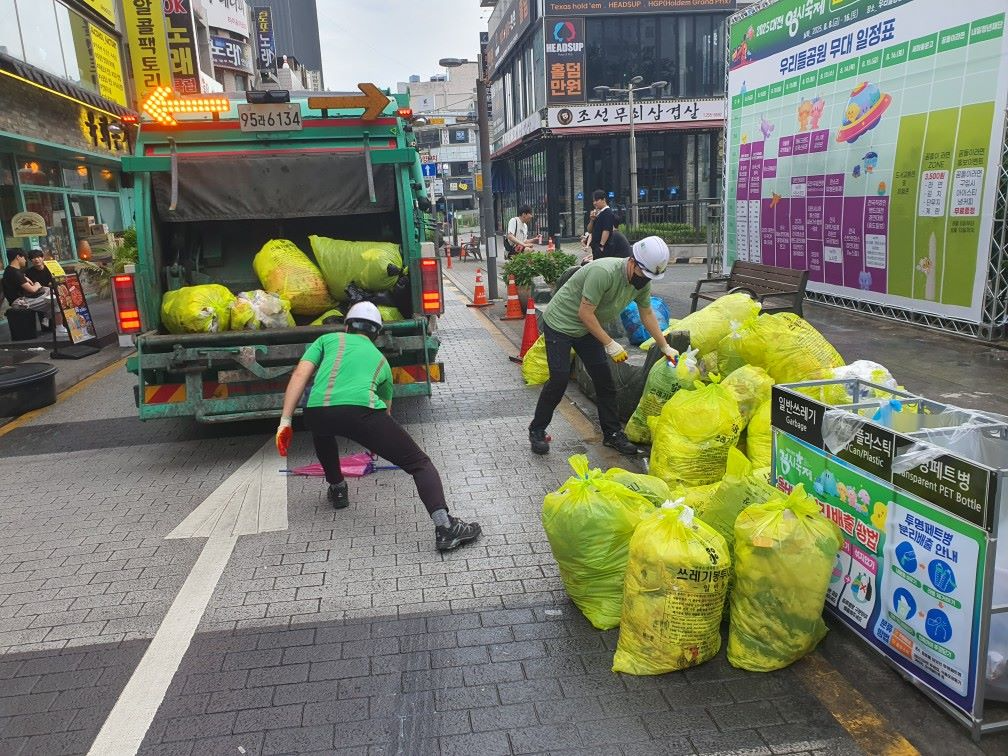 대전시 0시축제가 강화된 청결대책과 환경관리요원들의 즉각 대응으로 깨끗한 축제로 마무리 됐다.(대전시 제공)