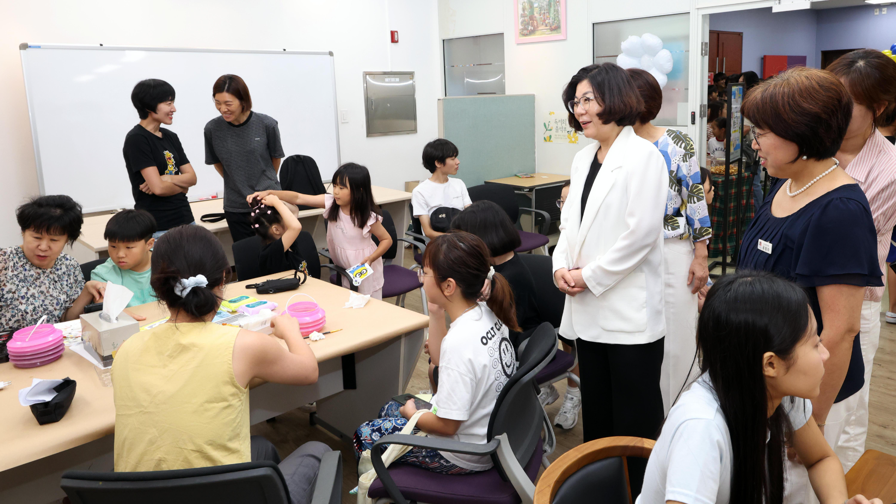 공도도서관에서 열린 야간 영화 상영