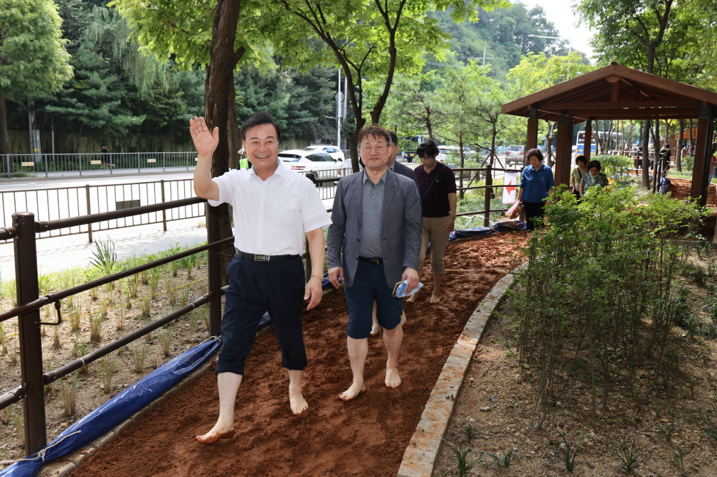 오전진달래공원 황톳길 개장