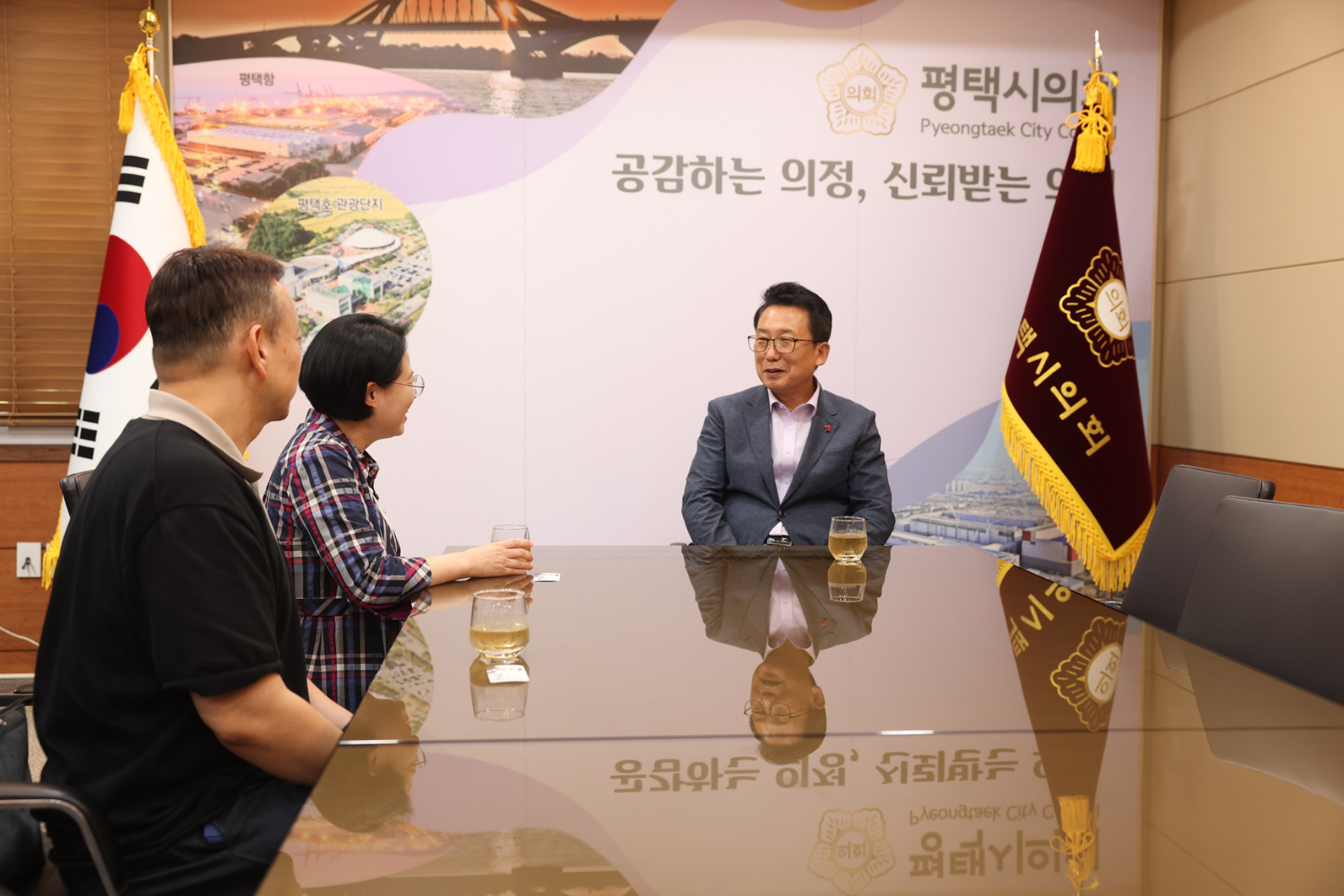 집중호우로 피해 입은 시민들 돕기 위해 성금 전달식