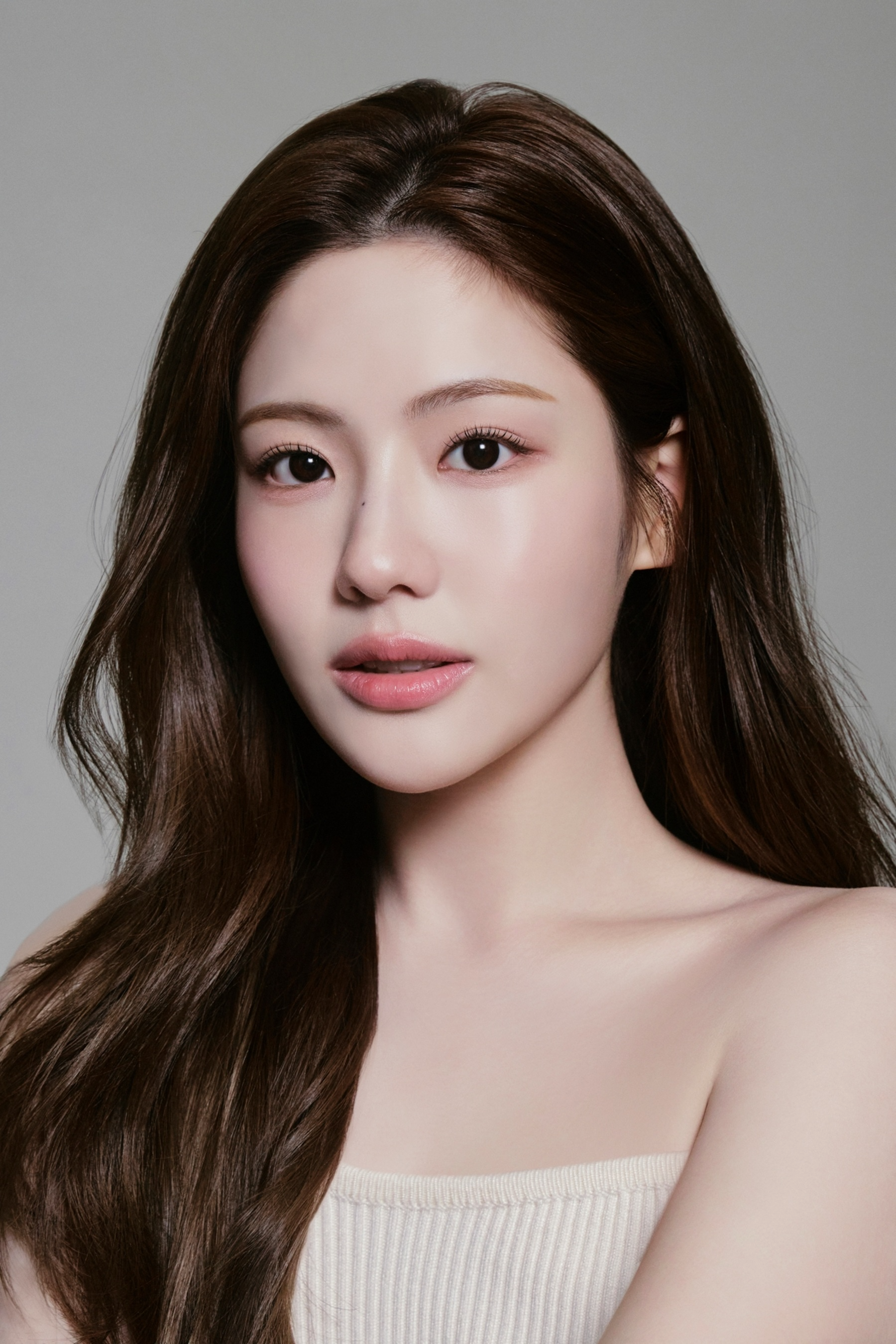 조아람, ‘우아+청초’ 공존하는 새 프로필 공개