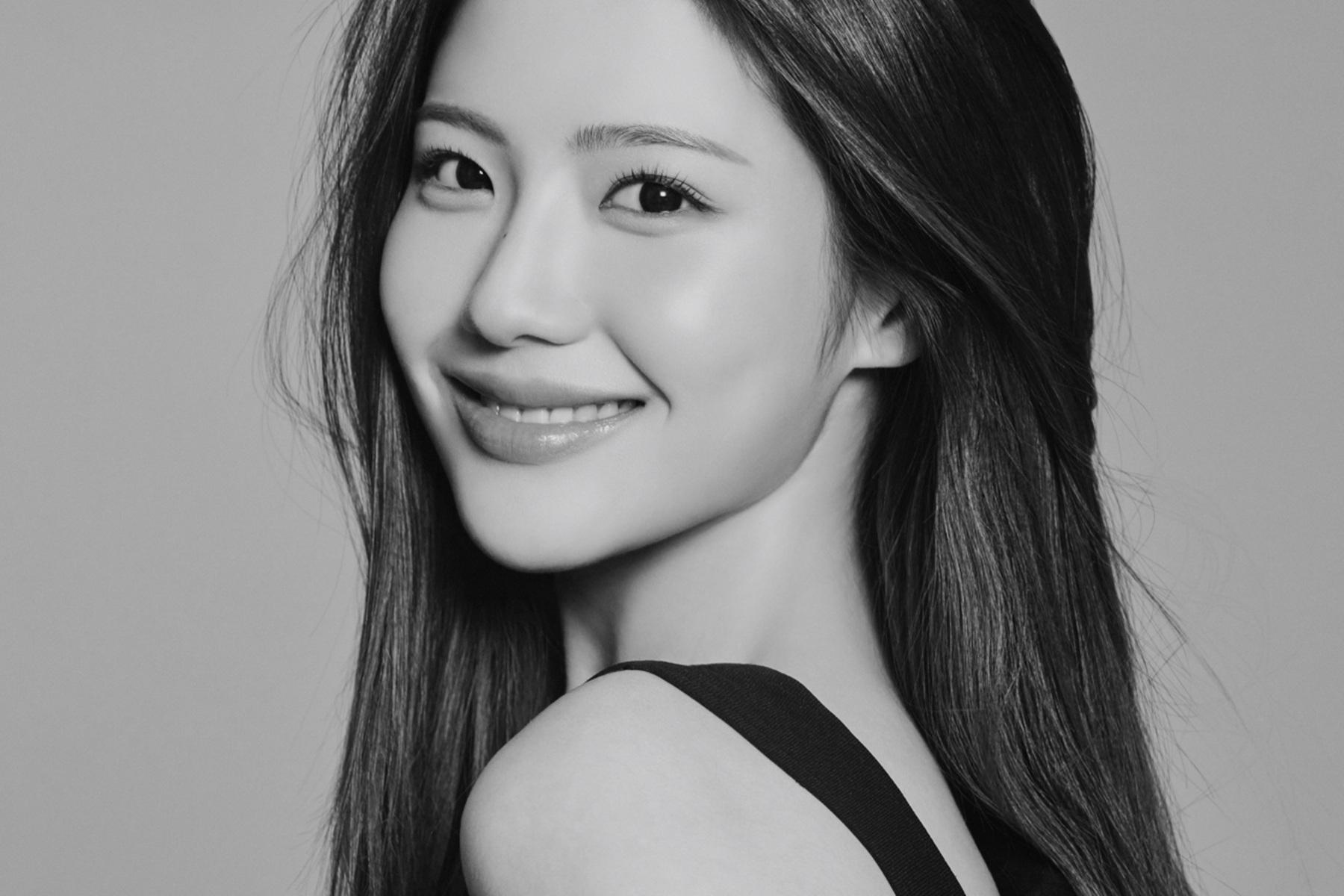 조아람, ‘우아+청초’ 공존하는 새 프로필 공개