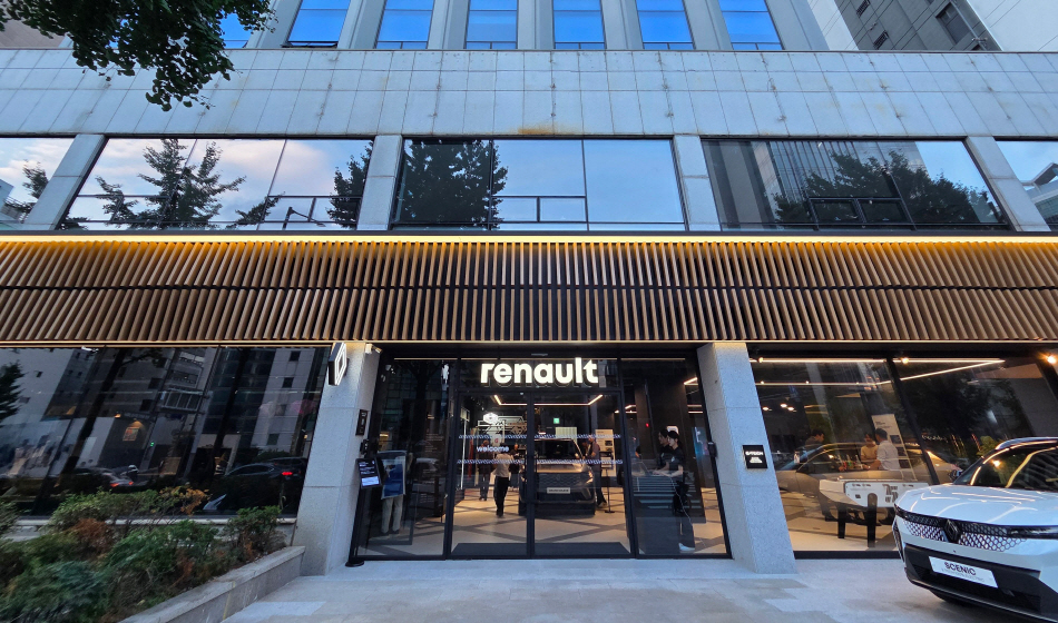 르노코리아, 혁신적인 '강남전시장' 재개장으로 고객 경험 혁신 주도