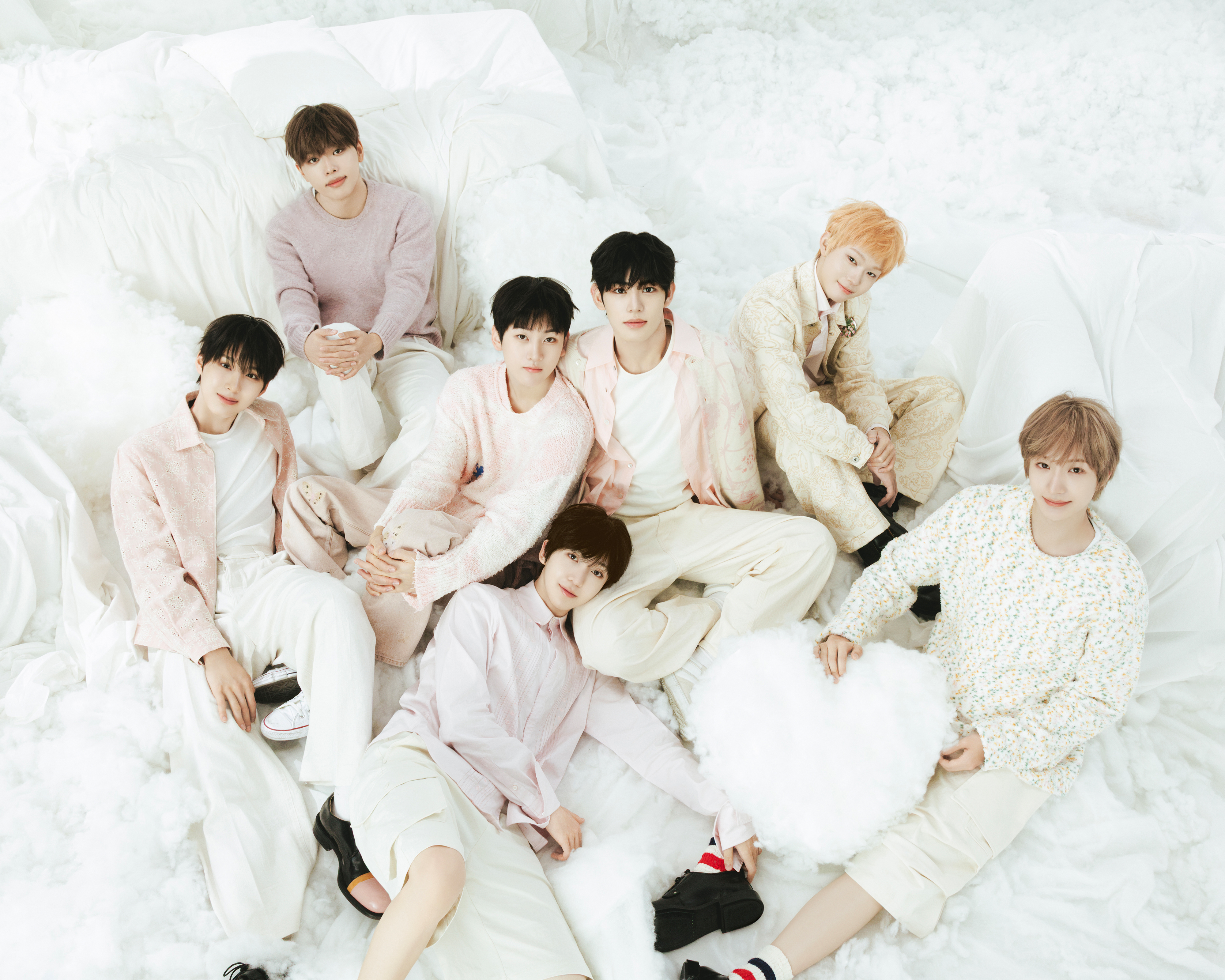 킥플립, 미니 3집 콘셉트 티저 최초 공개…일곱 멤버의 사랑스러운 매력