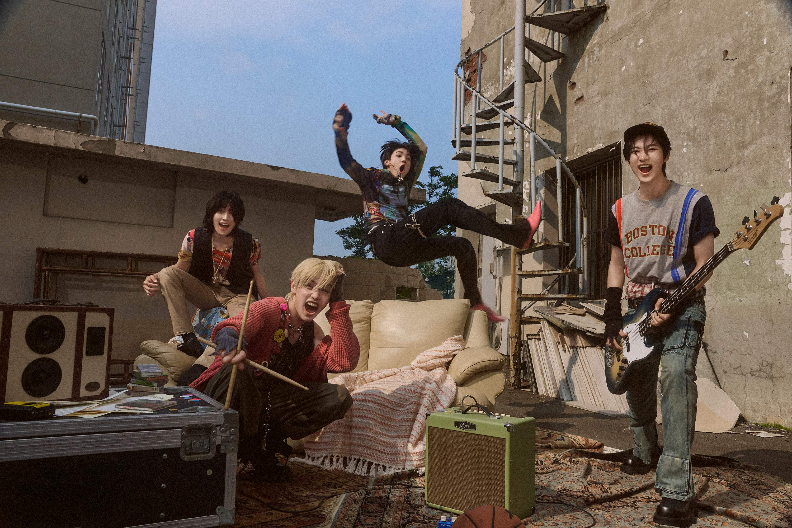 AxMxP, 데뷔 앨범 'AxMxP' 두 번째 콘셉트 포토 공개…록스타 에너지 발산