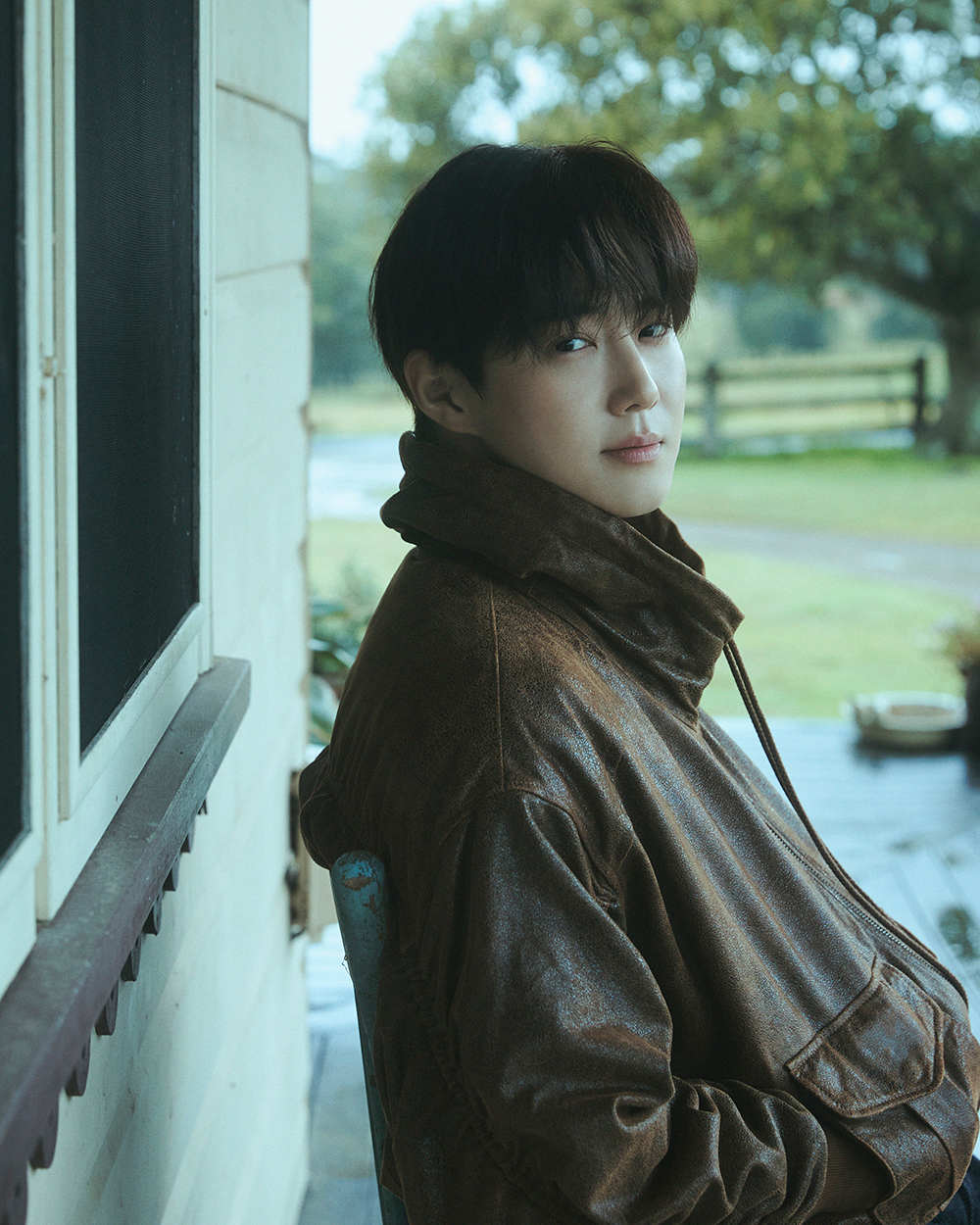 엑소 수호, 폭넓은 밴드 사운드로 완성한 미니 4집 앨범…강렬한 하드 록 ‘Light The Fire’ + 어쿠스틱 편곡 ‘Fadeout’