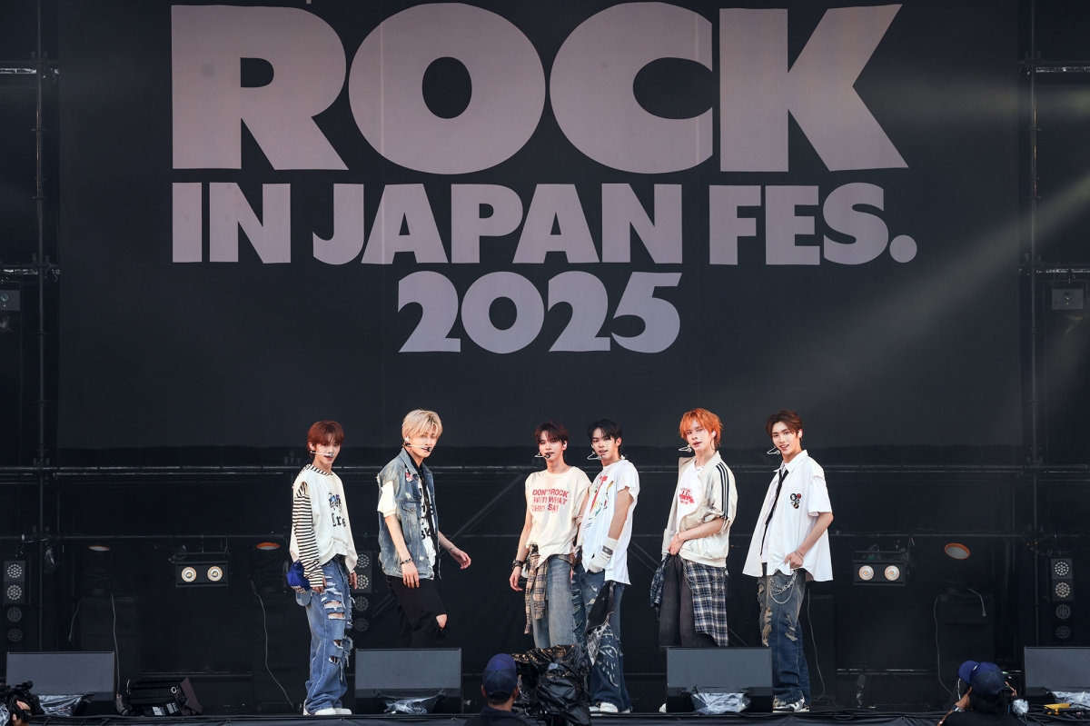 TWS, 日 대형 록 페스티벌 달궜다…‘록 인 재팬’서 에너제틱 퍼포먼스+록 버전 무대 선봬