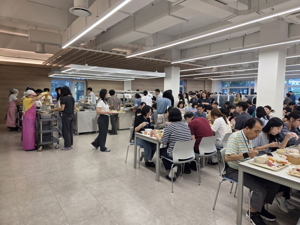 아산시, 시청 구내식당 '특식 데이' 마련…직원들 웃음꽃 활짝