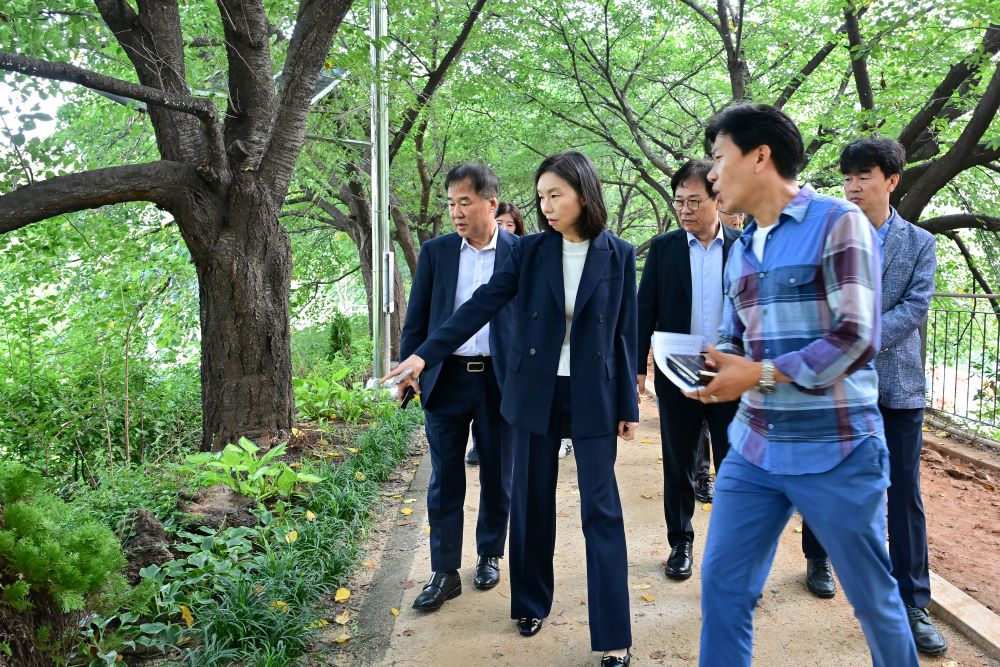 서울시의회 최호정 의장, "꾸미기보다 관리가 더 중요"...안양천 현장점검 실시