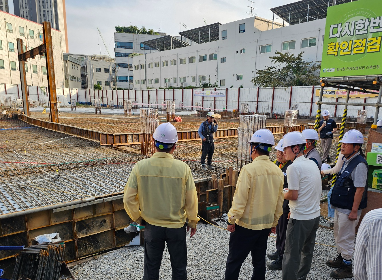 최대호 안양시장, 거푸집 사고가 발생한 공사현장 방문
