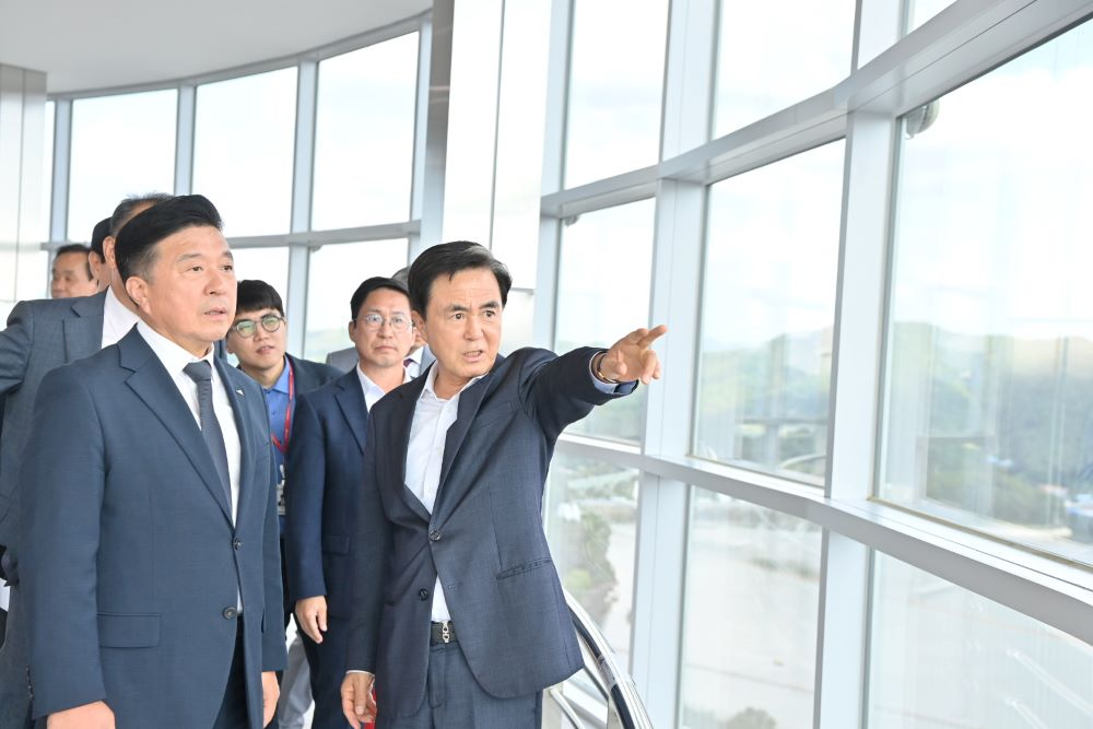 충남도 예당호, 출렁다리 이어 무빙보트·어드벤처…충남관광 새 활력