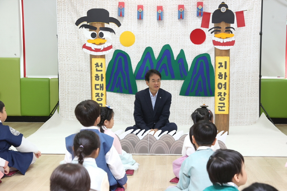이동환 고양특례시장, 고양시청 직장어린이집 방문
