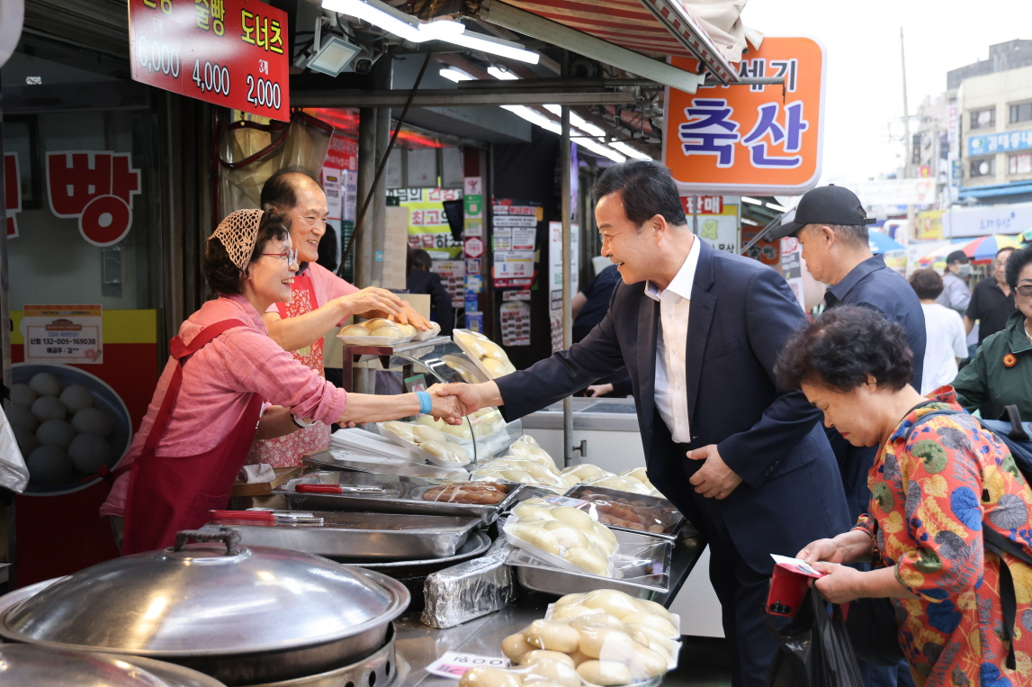 추석 명절을 맞아 의왕도깨비시장에서 장보기 행사
