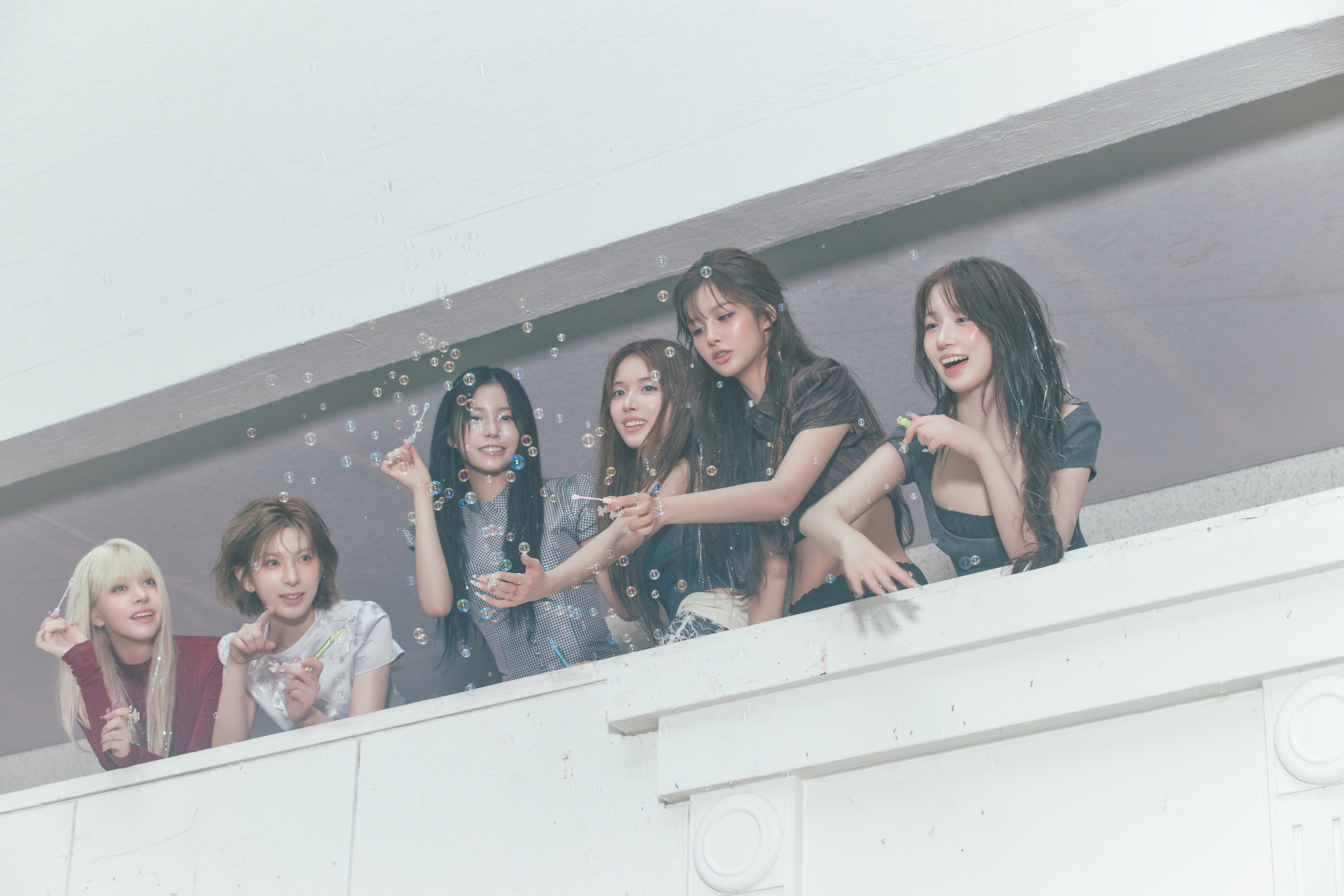 NMIXX, ‘육각형 걸그룹’ 활약세 넓힌다…오늘(13일) 정규 1집 ‘Blue Valentine’ 발매