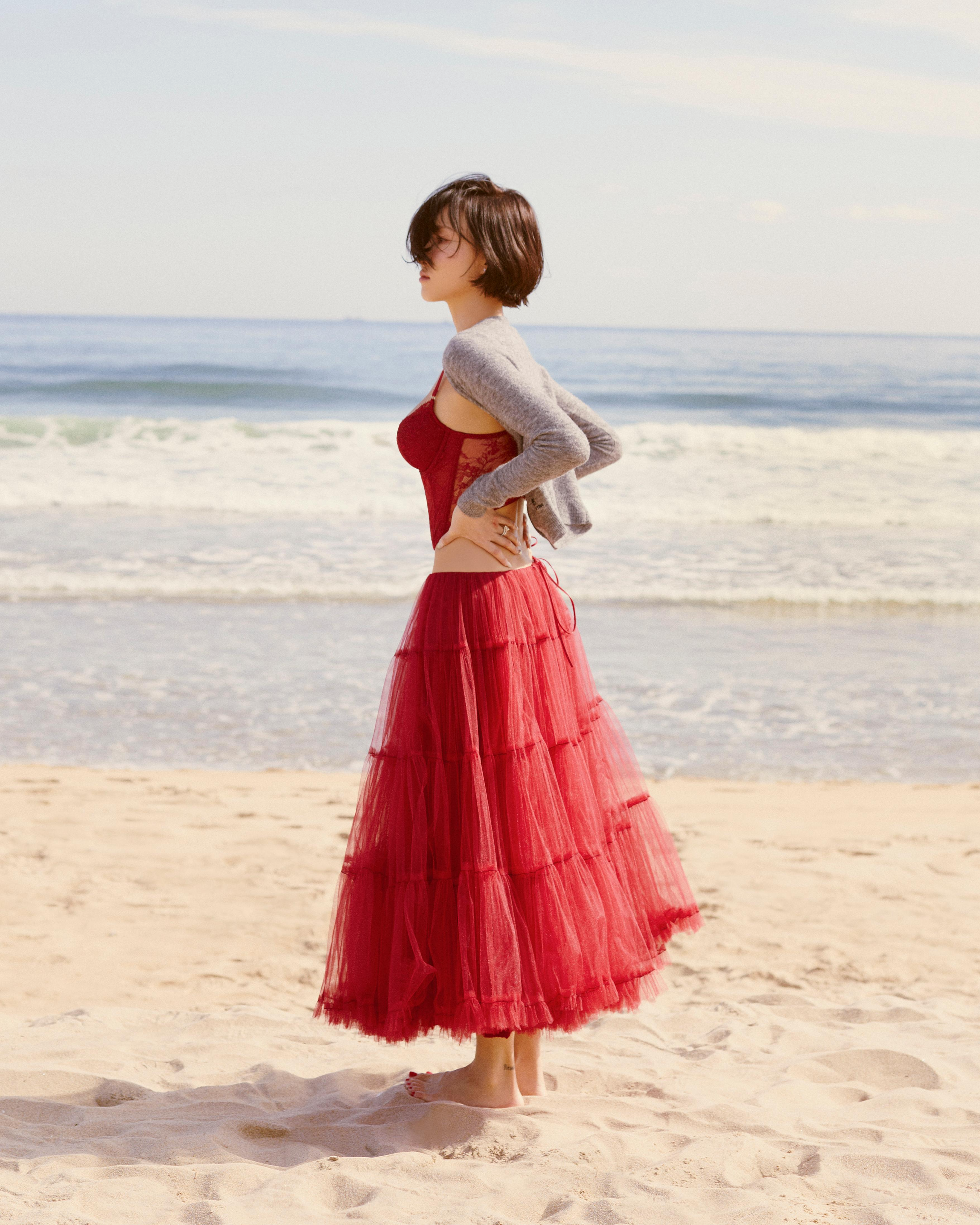 화사, 신곡 ‘Good Goodbye’ 콘셉트 포토 오픈…우아한 퀸의 자태