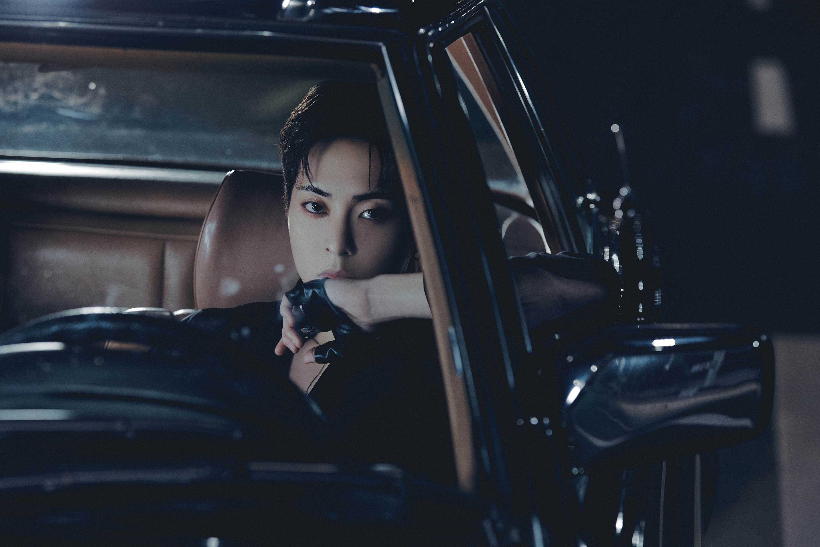 시우민, 디지털 싱글 'Overdrop' 콘셉트 포토 공개…절제된 섹시미 발산