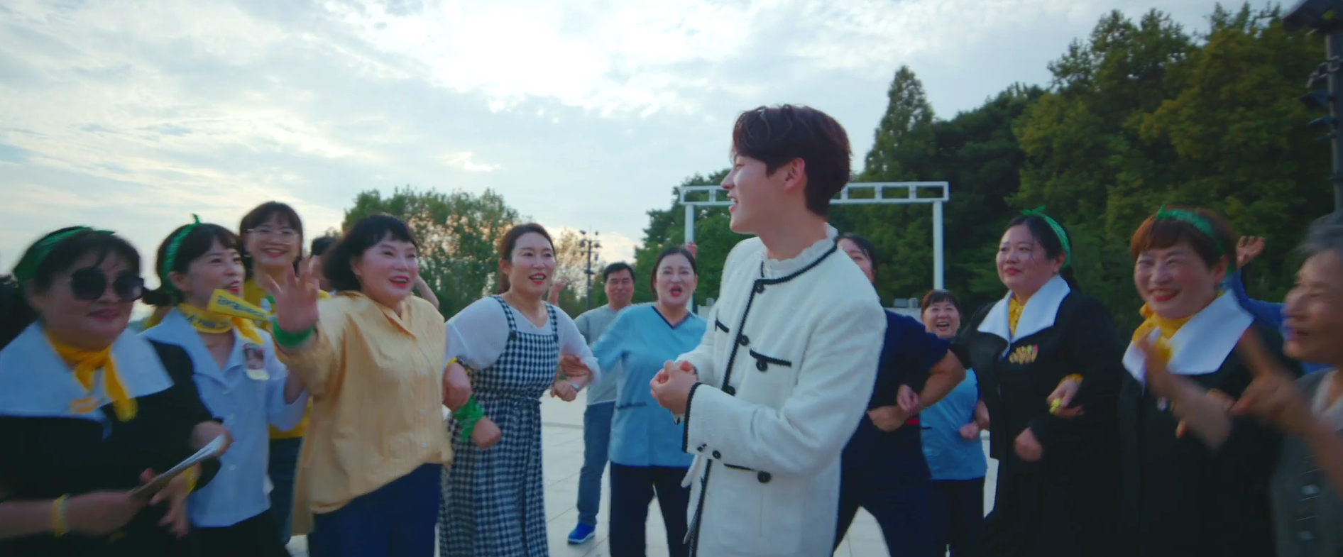 '장구의 신' 입증! 슈올즈, 박서진 모델 신발 사전 예약 '완판' 기록