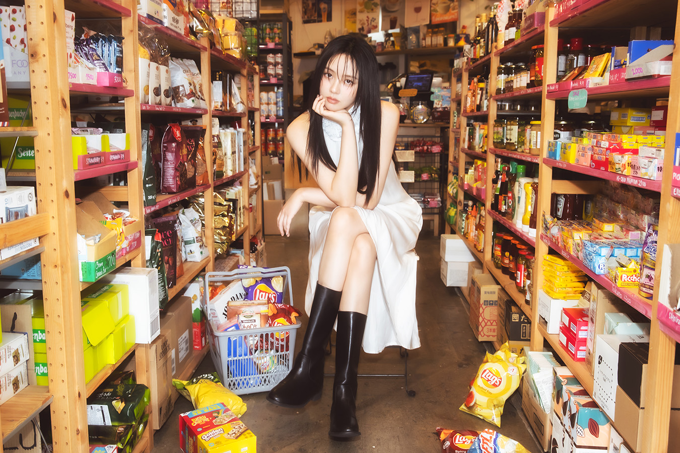 김소현, 새 프로필 공개…긴 머리+홀터넥 원피스로 우아함 가득