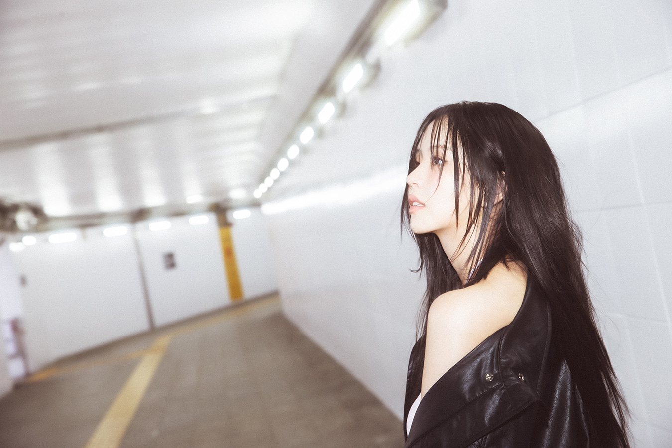 김소현, 새 프로필 공개…긴 머리+홀터넥 원피스로 우아함 가득