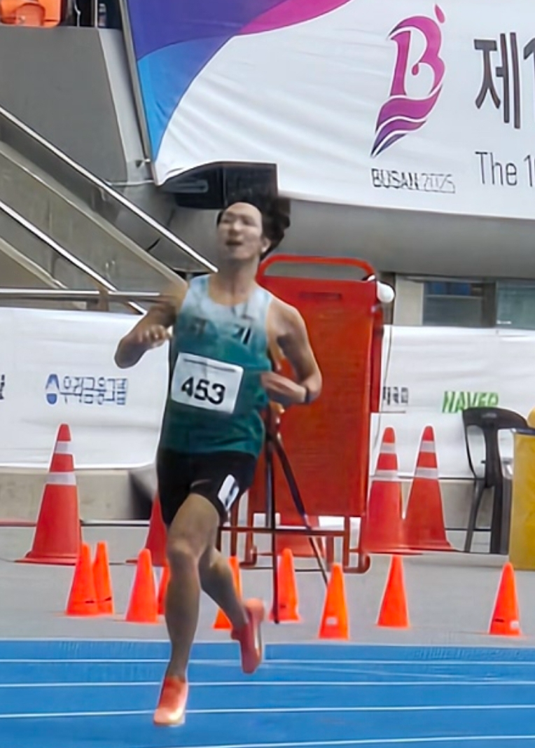 경기도 육상트랙 남자대학부 손지원 선수(한국체대 소속)가 지난 20일 200m 결승에서 21.04초를 기록하며 이번대회 금메달 2관왕을 차지했다.(사진=오경희 기자)