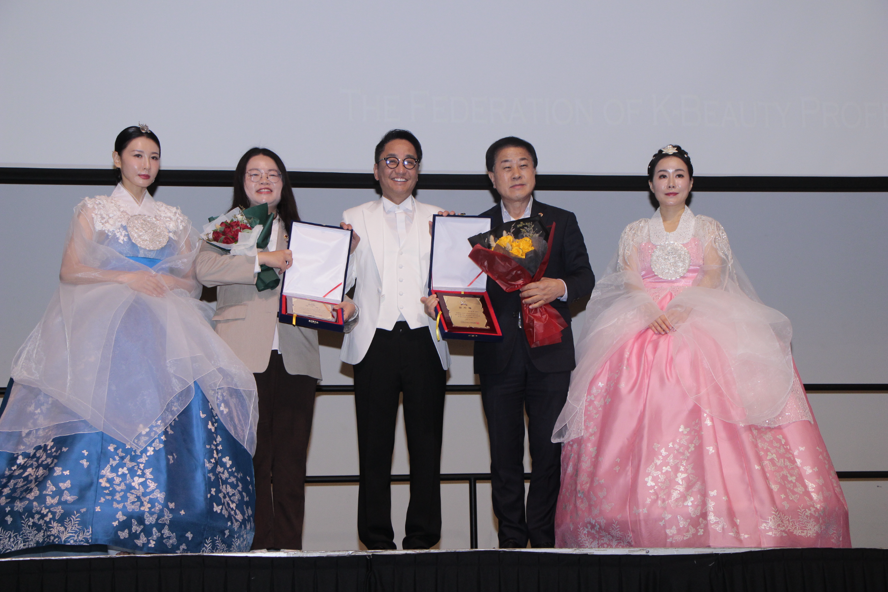 제22회 국제 바디 아트 콘테스트에서 감사패 수여