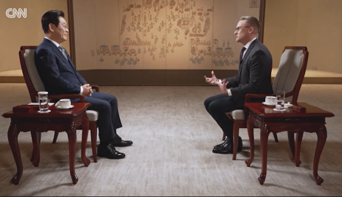 李 대통령 “미국과의 동맹 굳건…트럼프 대통령은 ‘평화의 중재자’” - CNN