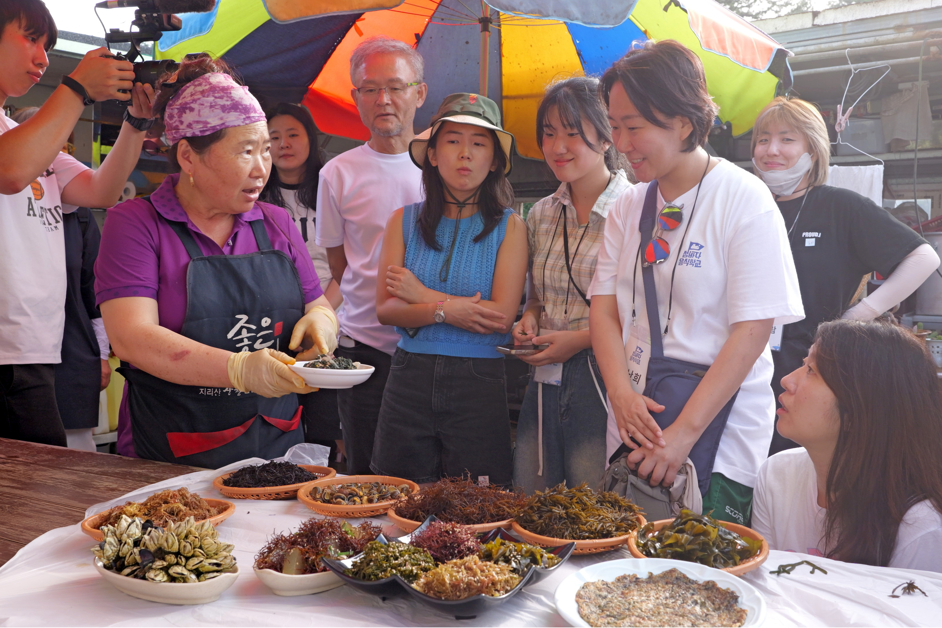 실전형 푸드 창업학교 '섬바다음식학교', 통영어부장터서 청년들과 푸... - 뉴스 썸네일 이미지