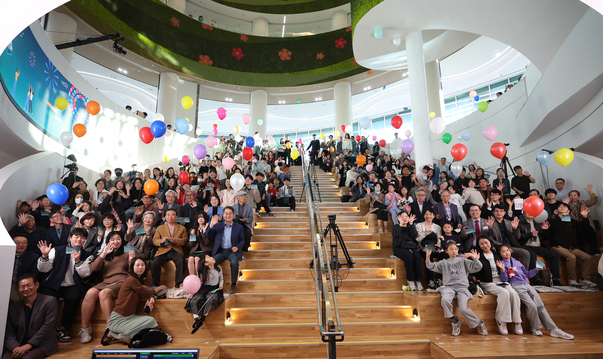 김동연 경기도지사, 경기도서관 개관…그 첫 페이지를 열다