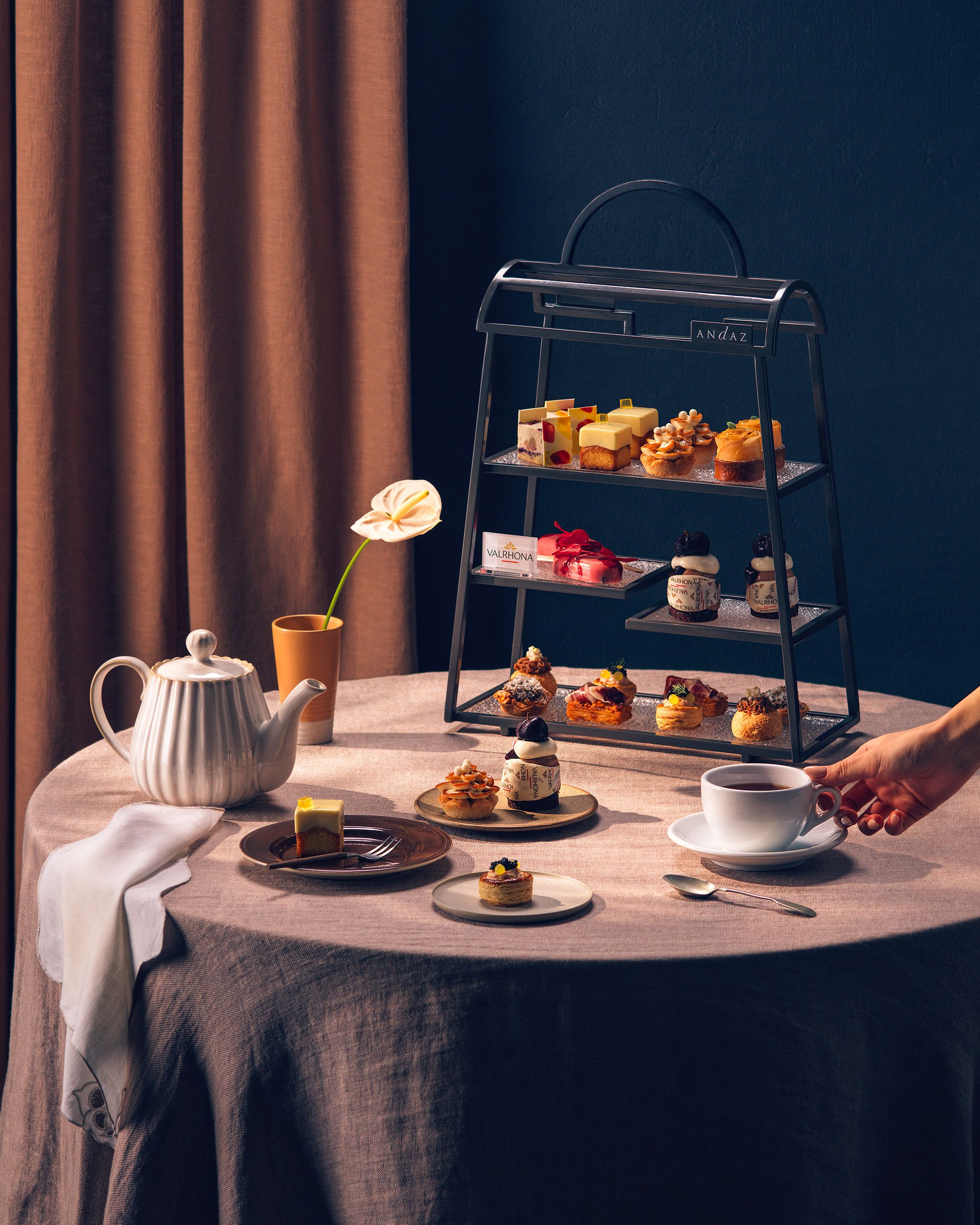 안다즈 서울 강남, 프랑스 초콜릿 명가 발로나와 협업…가을 애프터눈 티 세트 선봬