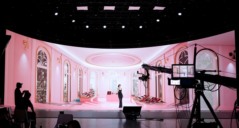 엔피 XR 스테이지에서 촬영 중인 에이미