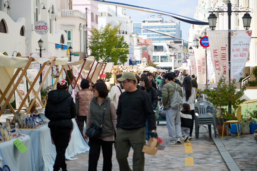 아산시, 유럽 감성 속 국화향기 가득...지중해마을 문화축제 성료