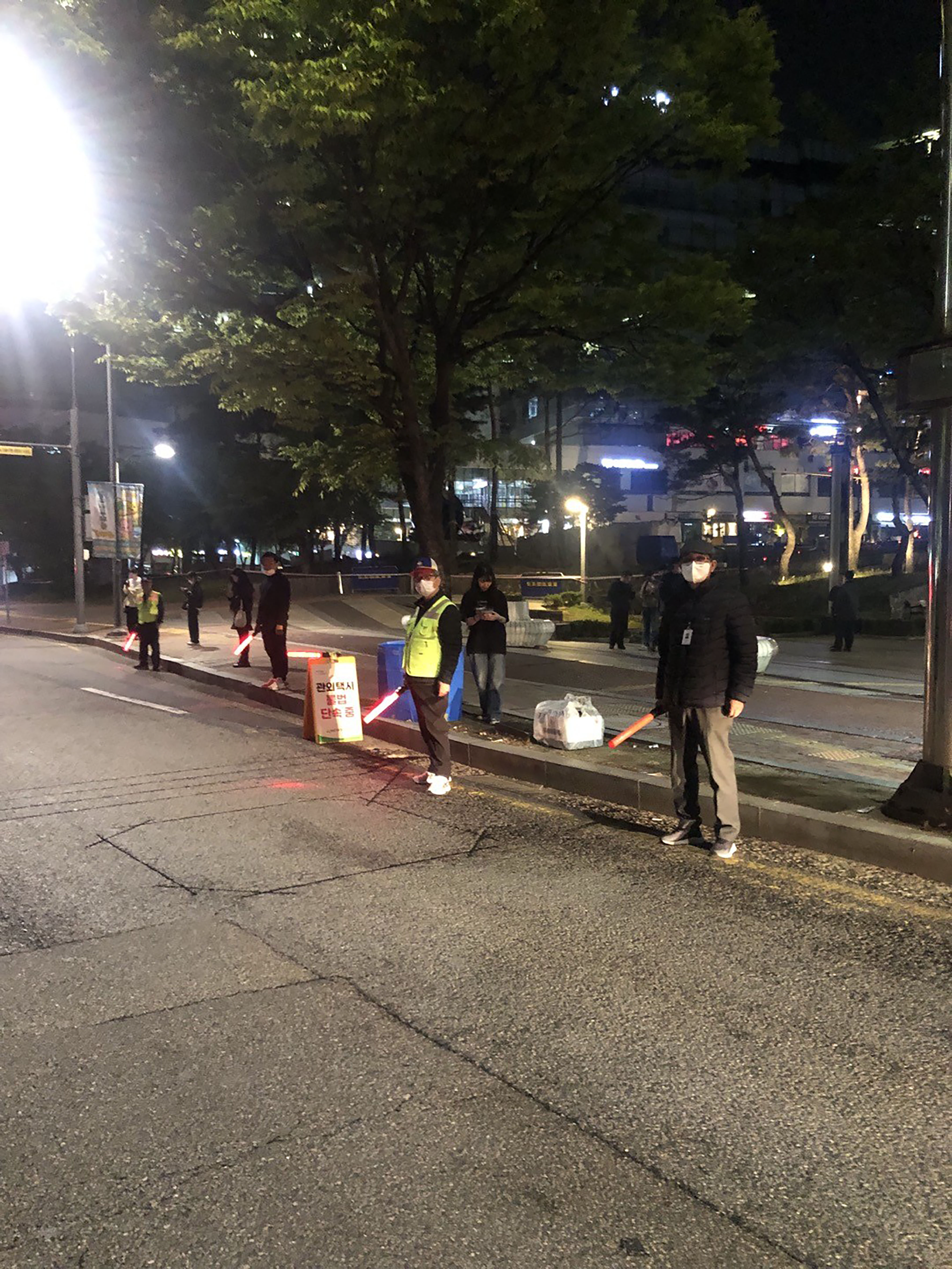 성남 판교 유스페이스에서 관외택시 불법 영업 합동단속