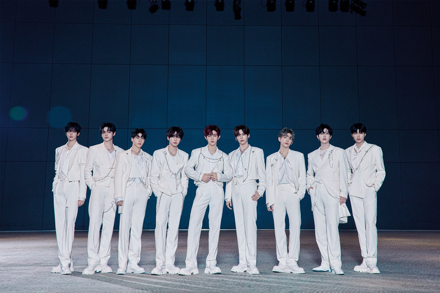 제로베이스원, 日 스페셜 EP ‘ICONIK’으로 흥행 돌풍 예감