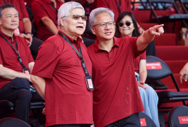 (상보) 젠슨황 "블랙웰 칩 수요 폭발…SK·삼성 최첨단 메모리 샘플 받아"