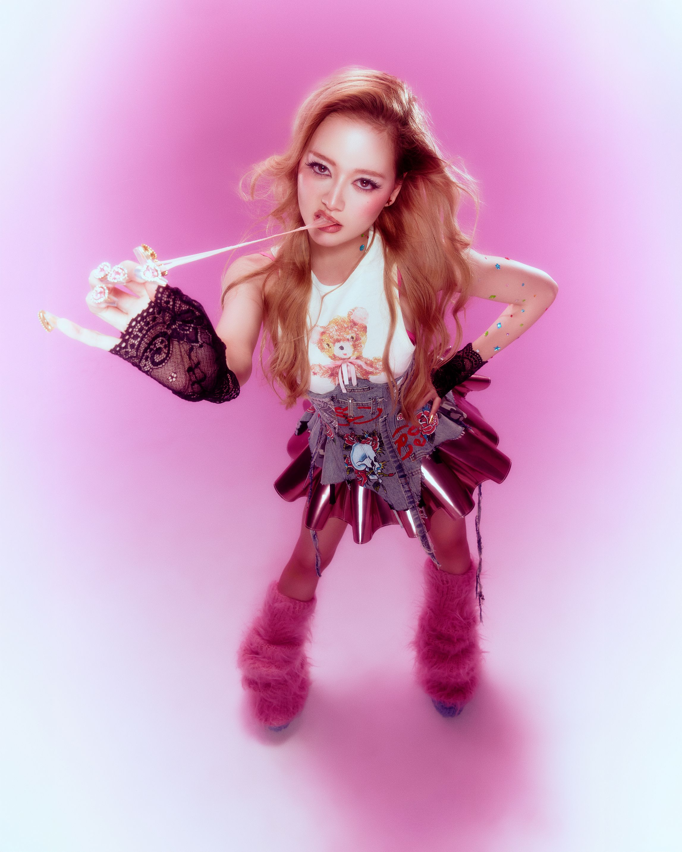 GIRLSET, 신곡 개인 포토 속 ‘Little Miss’의 키치한 매력 자랑