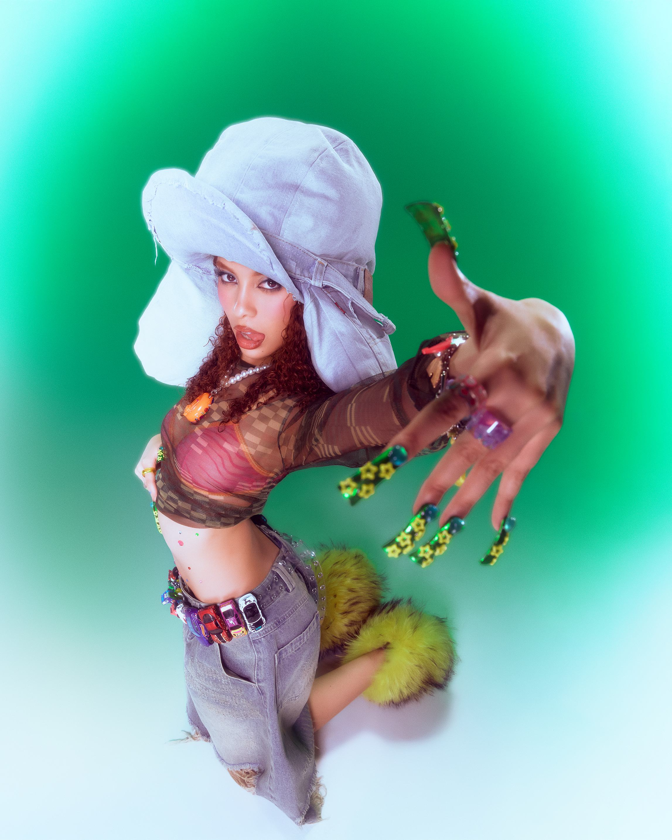 GIRLSET, 신곡 개인 포토 속 ‘Little Miss’의 키치한 매력 자랑