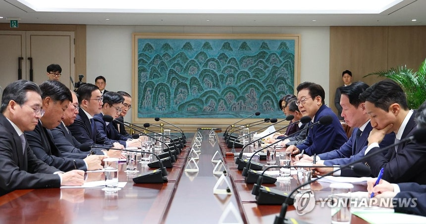 기업 총수 7인이 대통령실에서 나눈 대화는?