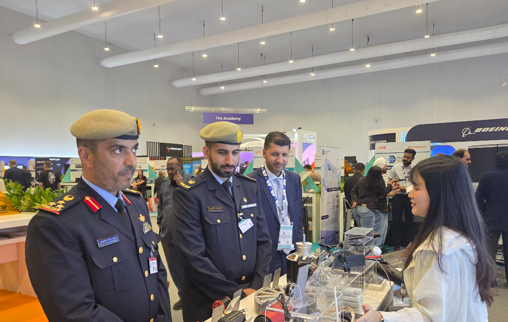 에이치쓰리알, 두바이 에어쇼 2025 ESC 기술 선보여…”에미레이트항공·캐나다 정부 주목”