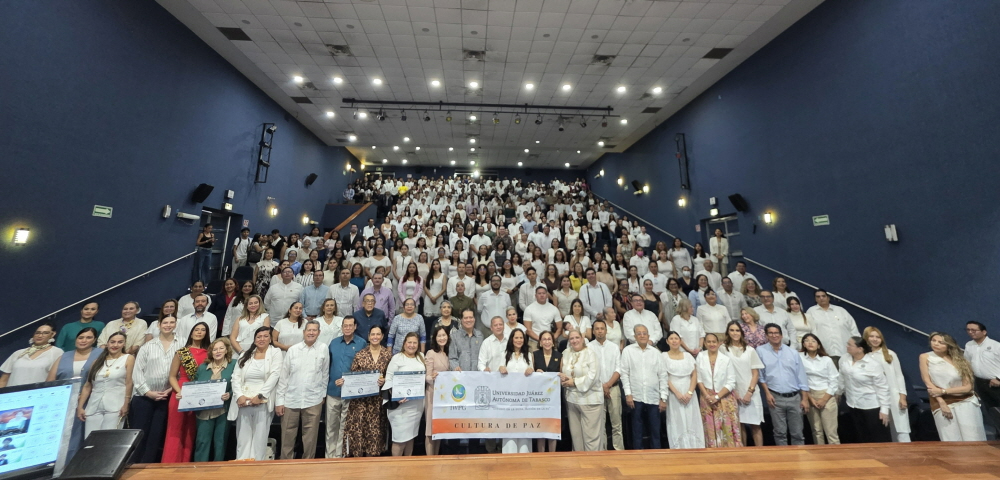 UJAT 평화위원회 출범식이 진행된 가운데 참석자들이 기념사진을 촬영하고 있다.