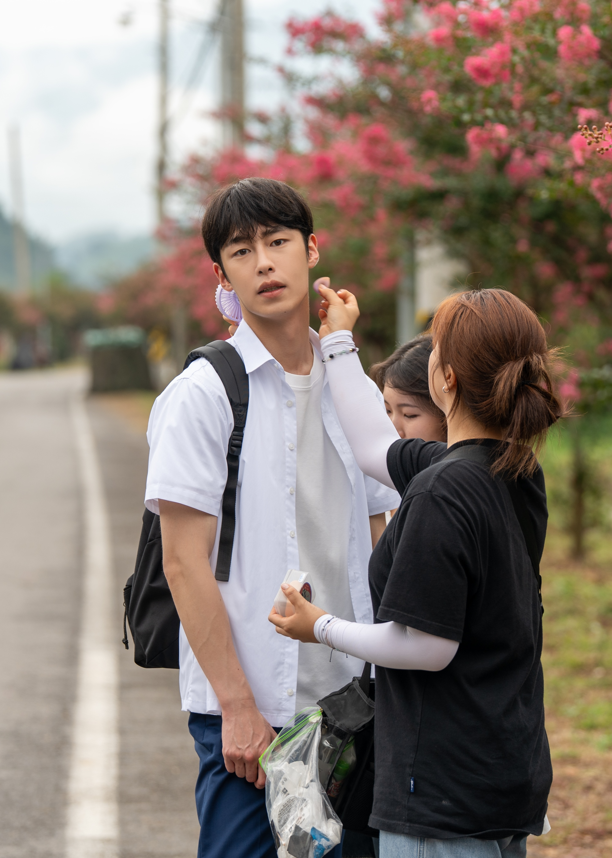 ‘마지막 썸머’ 이재욱, 비하인드 스틸 공개…‘풋풋+카리스마’ 반전 매력