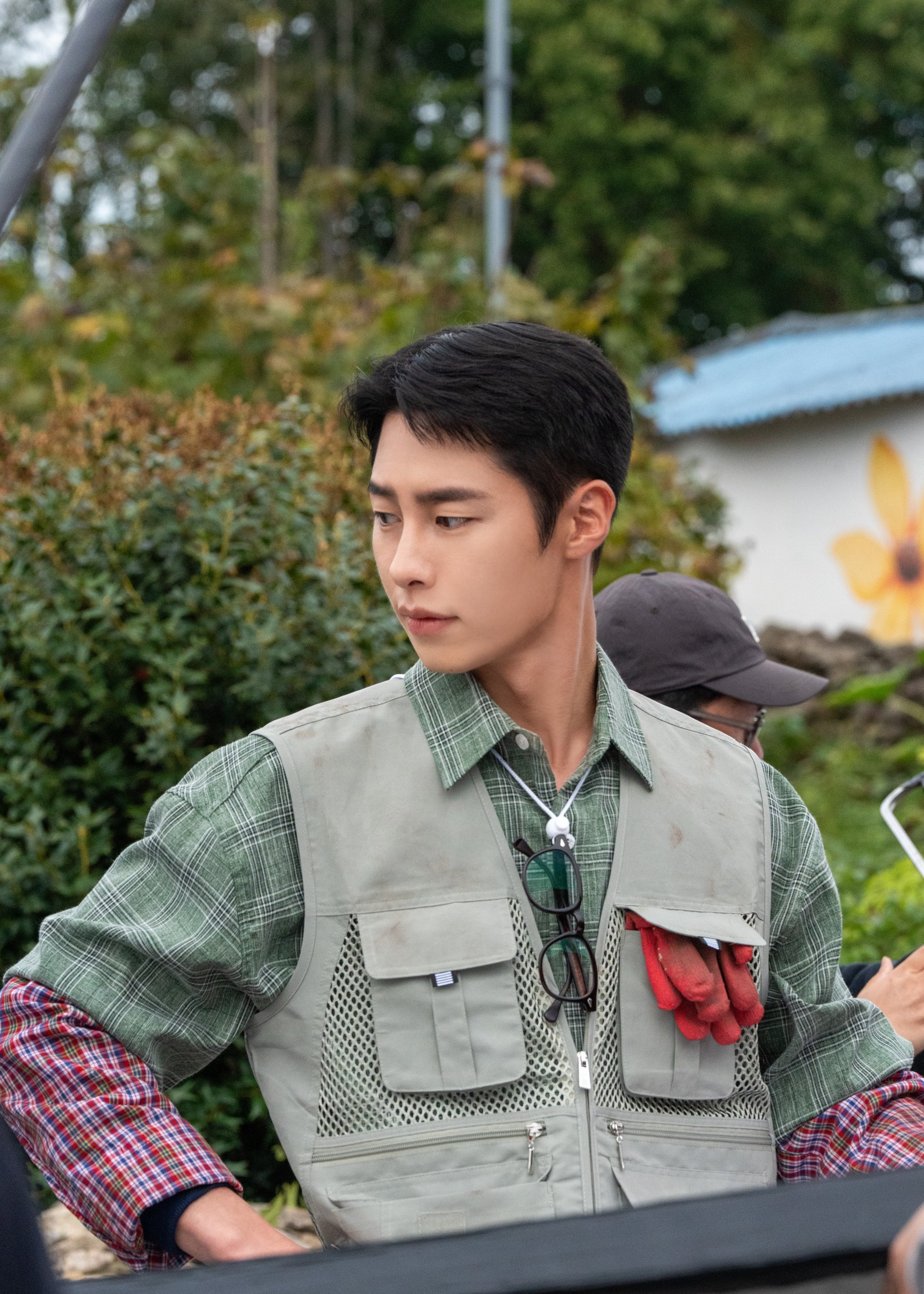 ‘마지막 썸머’ 이재욱, 비하인드 스틸 공개…‘풋풋+카리스마’ 반전 매력