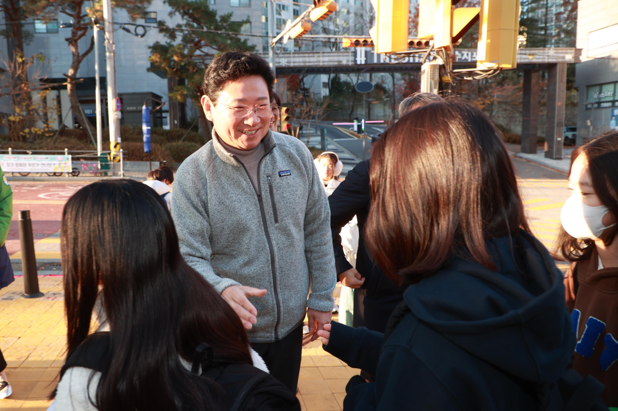 이상일 용인특례시장 상현초 교통지도 봉사 참여 (용인시 제공)