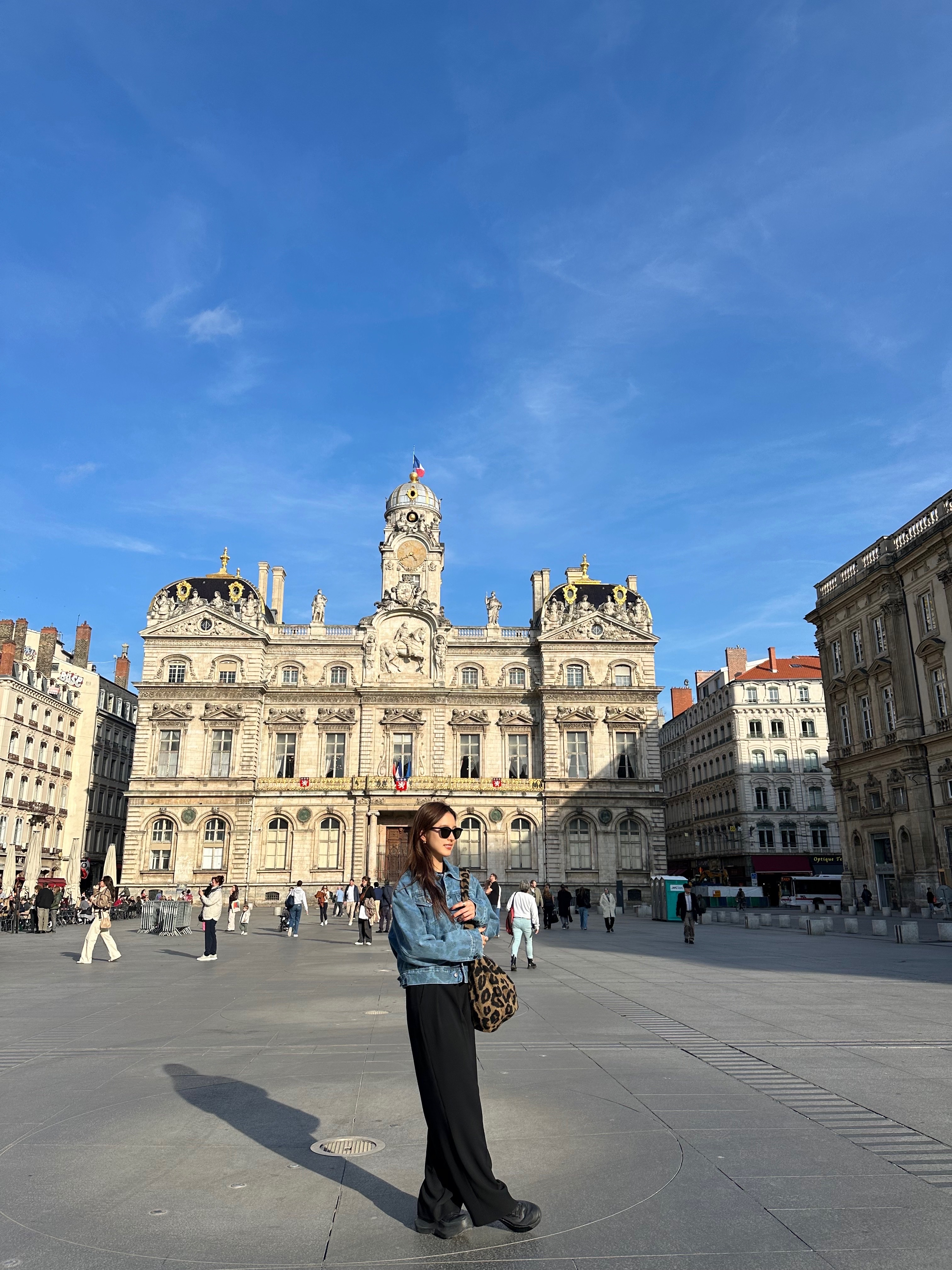 신세경, 파리에서의 40일…담백한 ‘진짜 일상’ 기록으로 뜨거운 반응
