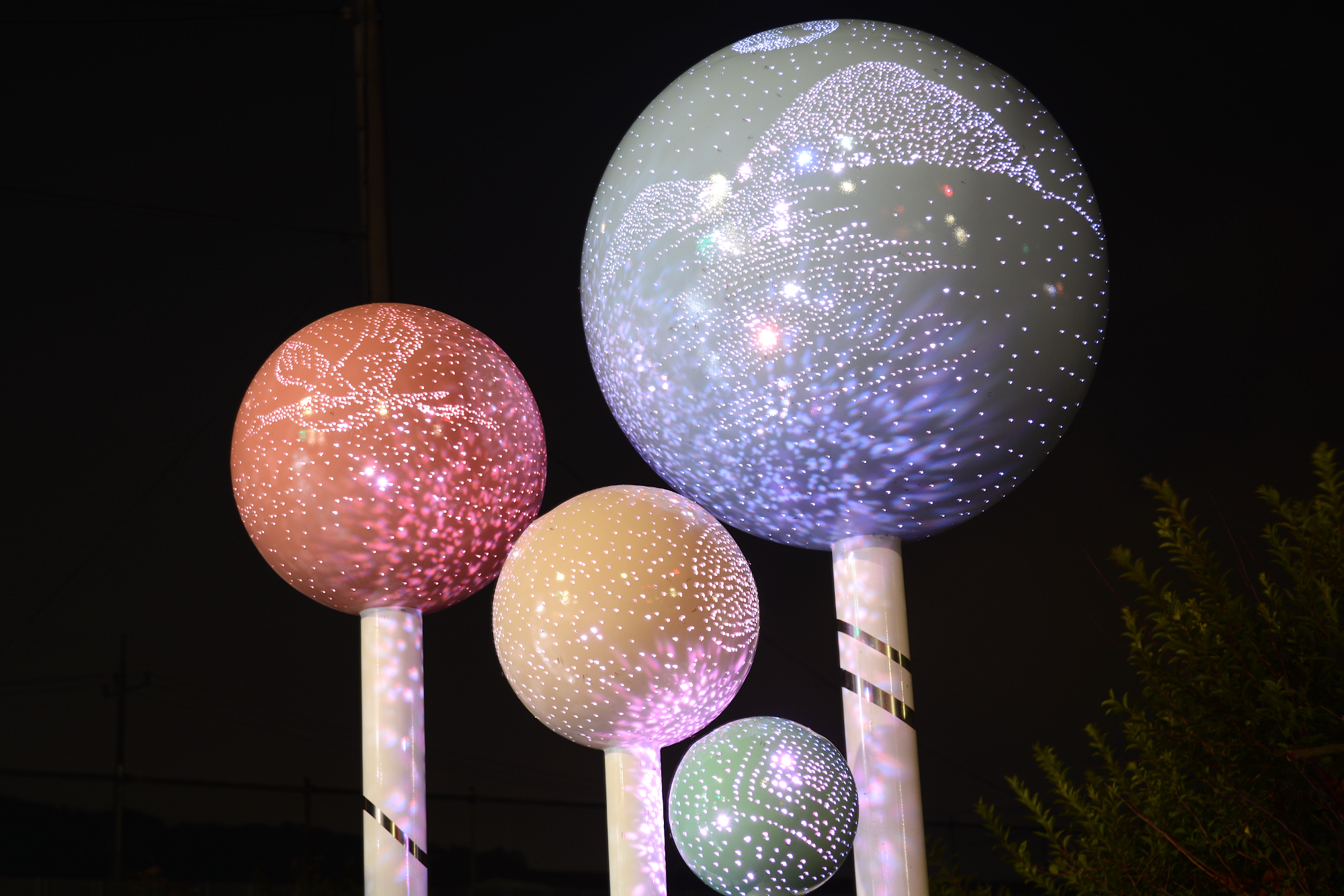 심학산 빛의 거리에 설치된 미디어아트 조형물