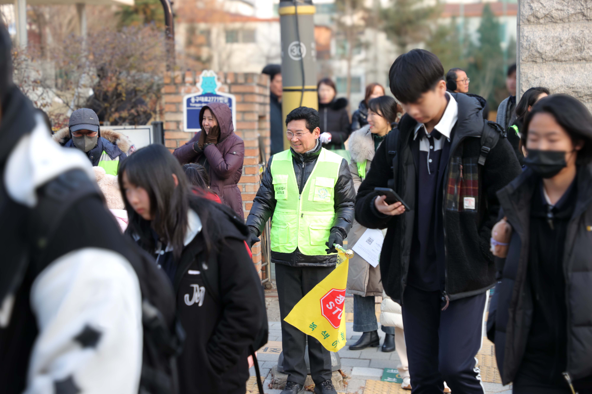 이상일 용인특례시장, 대현초를 방문해 교통지도 봉사