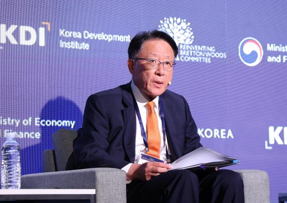 (상보) 신성환 금통위원 “대출자산 담보 포함 준비 진행…내년부터 유사시 긴급여신에 은행 대출채권 활용 가능”