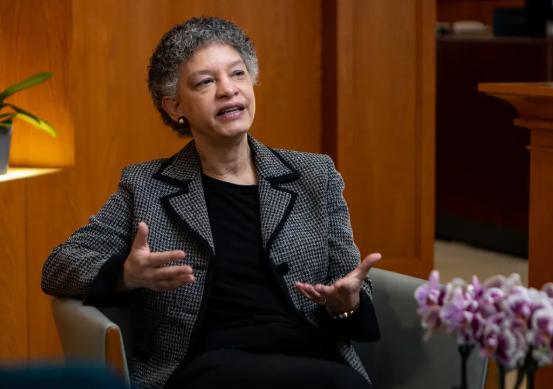 (상보) 연준 콜린스 “추가 금리인하 전 물가 좀더 관찰할 필요”